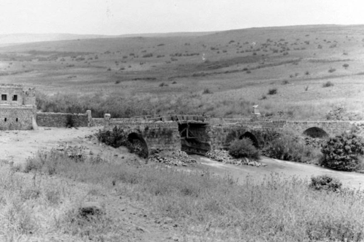 Image of the ruins of a site in Israel where one of the oldest recorded use a fire pit was discovered.
